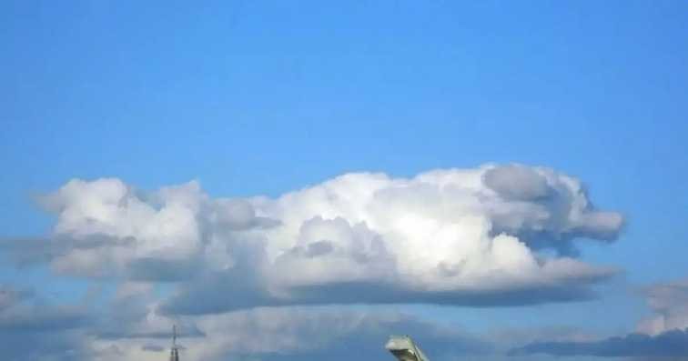 this-huge-dog-shaped-cloud-is-taking-the-internet-by-storm-7-1